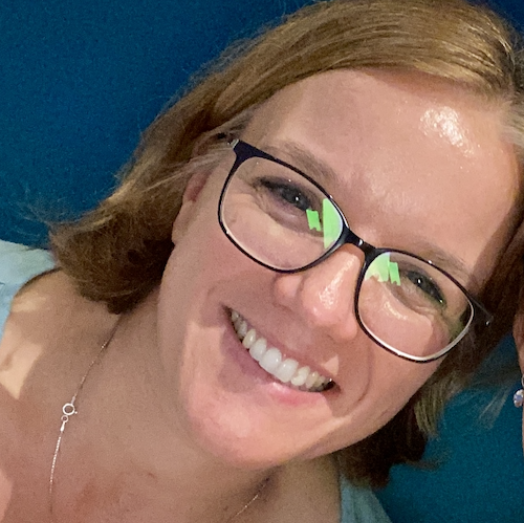 Porträt von Sandra, Schwimmtrainerin bei Babyschwimmen Hamburg